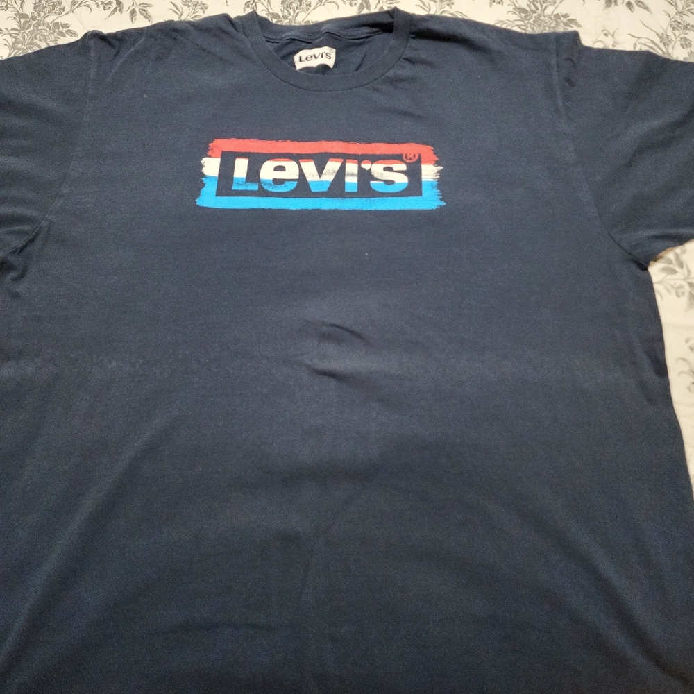 Levi's men graphic tshirt